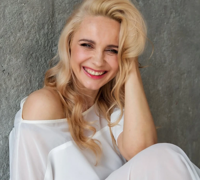 Тримаємось за кожну мить, яка схожа на нормальне життя: Ребрик у Туреччині повеселилася з доньками на пінній вечірці