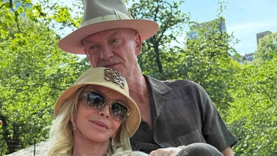 Стінг із особливої нагоди зацілував свою дружину, стоячи в озері. Фото