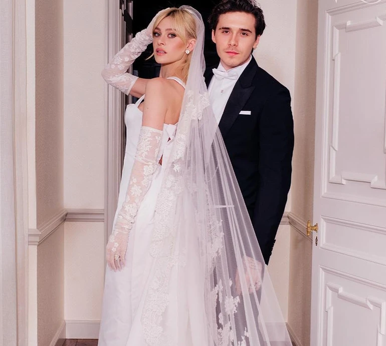 Брукліна запідозрили в брехні: чи справді Вікторія Бекхем відмовилася робити весільну сукню невістці в останню хвилину