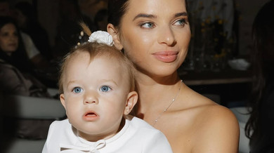 Кульки, мильні бульбашки і тортики: Усики показали ефектне святкування 2-річчя своєї дочки. Відео