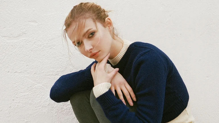 Вплинуло на самооцінку: дочка Пелтроу показала, як доглядає за шкірою з акне, та у міні покрасувалася для Vogue