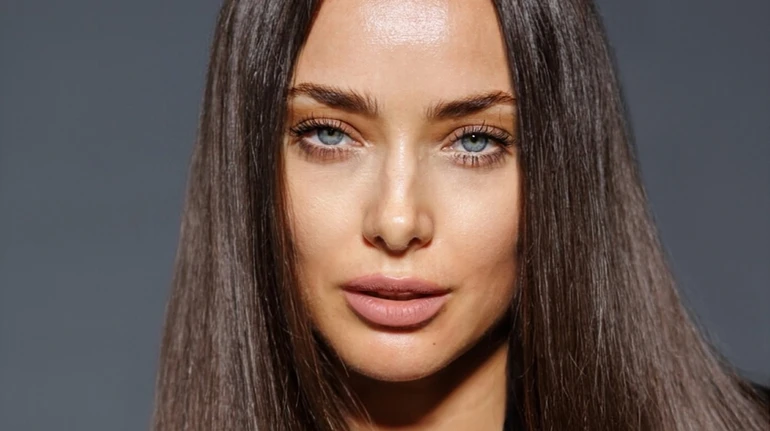 Мішина у піжамних штанях показала ранкові муки в шпагаті та догори дригом. Фото