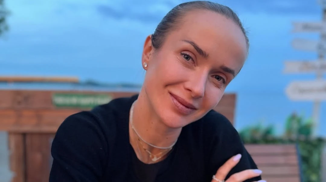 Мама-домогосподарка: Світоліна показала затишну прогулянку з 3-річною дочкою у Швейцарії. Фото