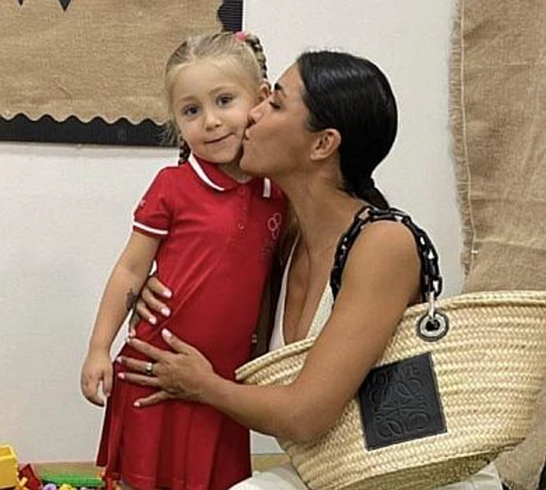 Дімопулос відрядила 4-річну доньку у Швейцарську школу в Дубаї. ФОТО