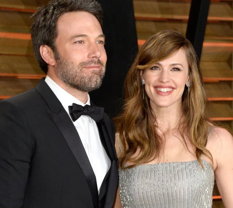 Що скаже Лопес? Гарнер та Аффлека підловили за ніжними обіймами в машині. ФОТО