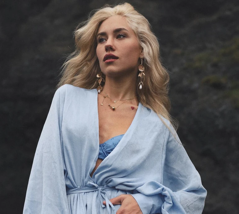 Квіткова в бікіні показала, яким непідтягнутим і недоглянутим її тіло було до регулярних тренувань