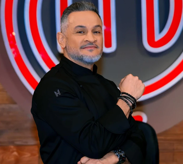 Журавлина, меренга і чорний шоколад: Хіменес-Браво поділився рецептом маминого великоднього панетоне