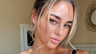 Білодід у купальнику і шубі вдала з себе сексі лижницю. Фото