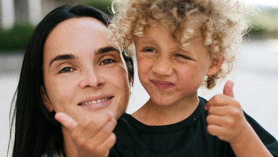 Заявляє, що це його мама: Мірошниченко розповіла про ревнощі прийомного сина до чужих дітей та пояснила, чому це добре