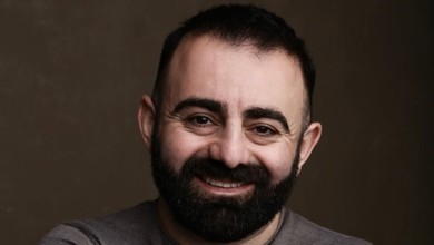 Коротше, травма черепа: Арзуманян опинився в лікарні після падіння в оркестрову яму. Скріни