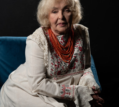 Сімейний затишок і сила традицій: Роговцева з 4-ма поколіннями своєї родини заспівала колядку на різдвяному концерті