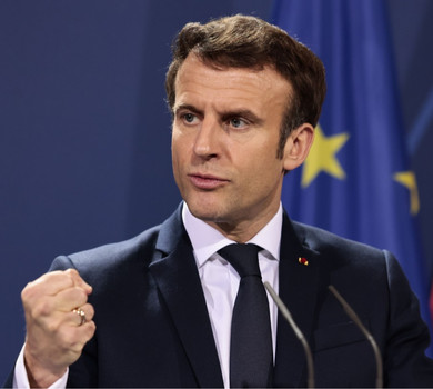 Бойовитий Макрон: фото, де президент Франції гамселить боксерську грушу, підірвали Інтернет