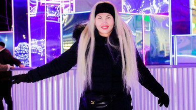 Магія в кожному русі: Камалія у лискучих шкіряних легінсах покаталася на ковзанах. Відео