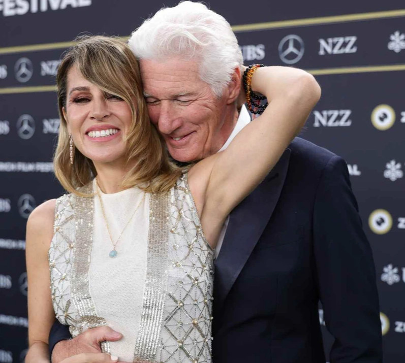 Найкращий тато у світі: дружина 75-річного Річарда Гіра у святковий день показала його милі фото з синами