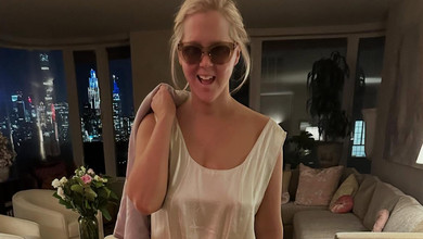 Любов до себе: Емі Шумер без макіяжу та фільтрів показалася в різних купальниках. Фото