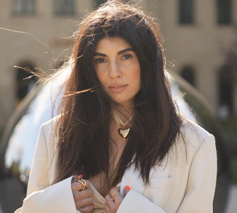 Мусіна в топі і лосинах виставила на камеру пишний бюст та прес. ВІДЕО