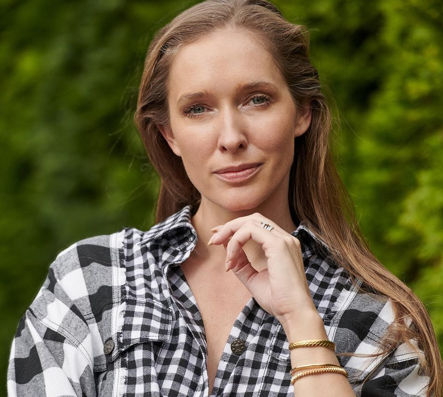 Осадча на свої іменини похизувалася довгими ногами в ефектній сукні та звернулася до невгамовних Катерин. Фото