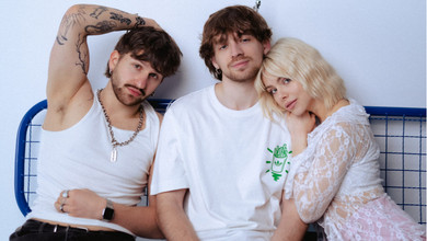 Маша Кондратенко та MOLODI представили спільний трек про любовні гойдалки та залежність від кохання