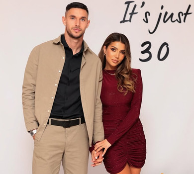 Рік великої мотивації: Яремчук на своє 30-річчя попозував із дружиною в грайливому міні. Фото