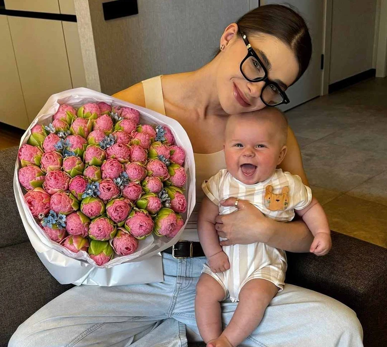 Їм нав'язали, що бути такими - норма: дружина Остапчука про те, як суспільство створює байдужих тат і чому вона не просить чоловіка допомагати з сином