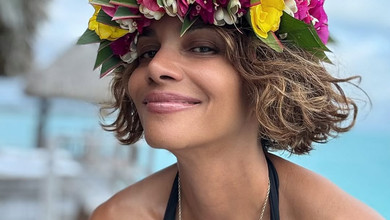 Дорослішати, але не старіти: 59-річна Холлі Беррі у бікіні показала тропічний відпочинок з коханим. Фото