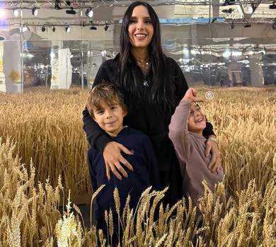 Тепле привітання від нас: Джамала заспівала Щедрик під акомпанемент 7-річного сина. Відео