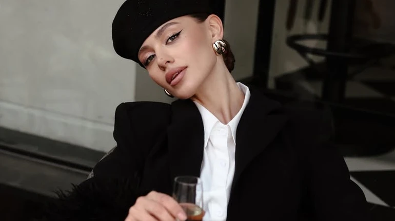 Все моє життя - кіно: переможниця Холостяка Надін у міні та панчішках покрасувалася на київських вулицях з нагоди 27-річчя