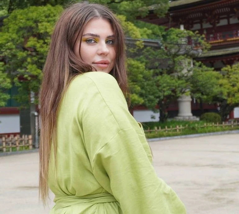 Ненафарбована Заріцька у бюстгальтері показала свій щоденний ритуал