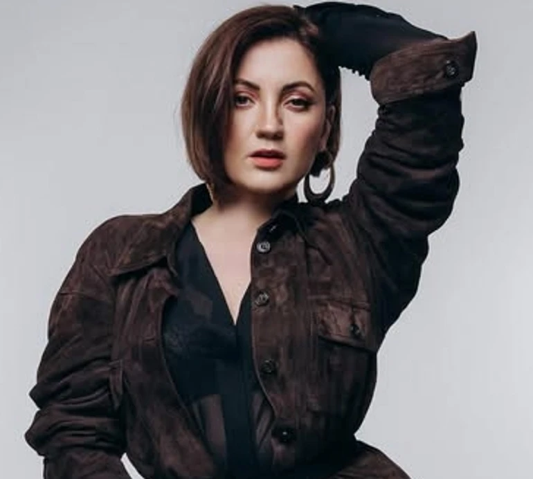 Цибульська у прозорому луці знялася для чуттєвих фото і здивувала словами глядачки на її концерті. Фото