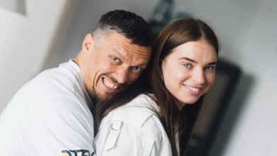 Найкраща підтримка: Усик за день до бою з Дюбуа зворушив обіймами з дружиною в Лондоні. Фото