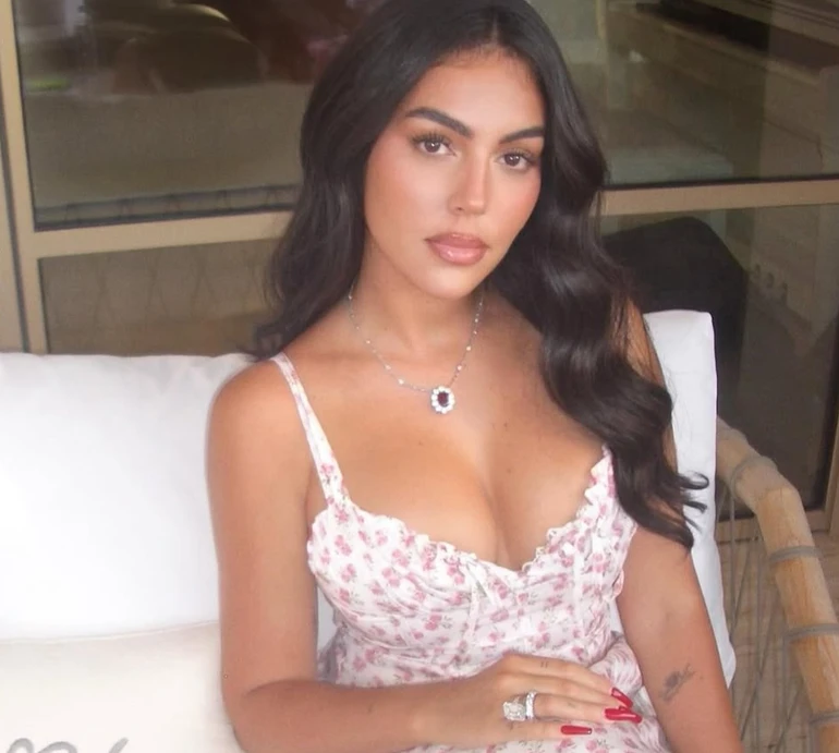 Яка ж вона швидка: наречена Роналду влаштувала перегони з 8-річною дочкою. Відео