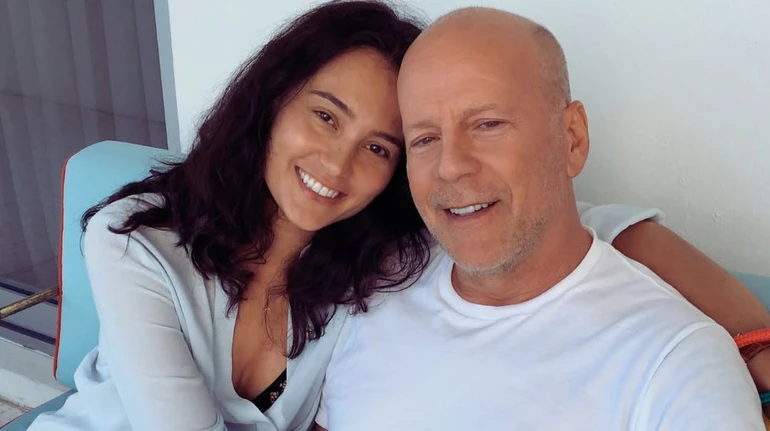 Створена його кохати: дружина 71-річного Брюса Вілліса ніжним фото привітала його з трояндовим весіллям