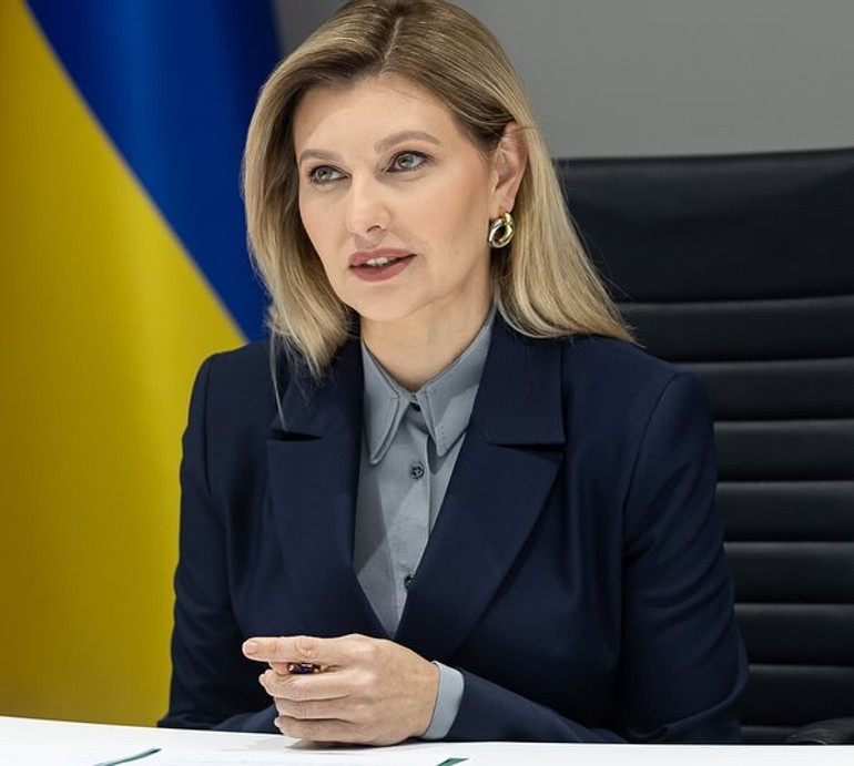 Зеленська для зустрічі з першим джентльменом Данії прикрасила вишукане пальто вінтажною французькою брошкою