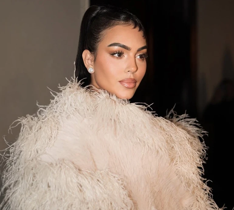 Наречена Роналду показала лижний відпочинок із ним та дітьми у Французьких Альпах. Відео