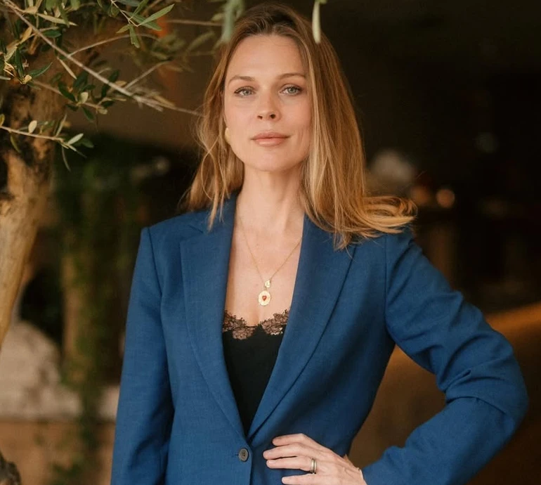 Фреймут показала дитяче фото з братом мрії та замилувала своєю схожістю з молодшою донькою