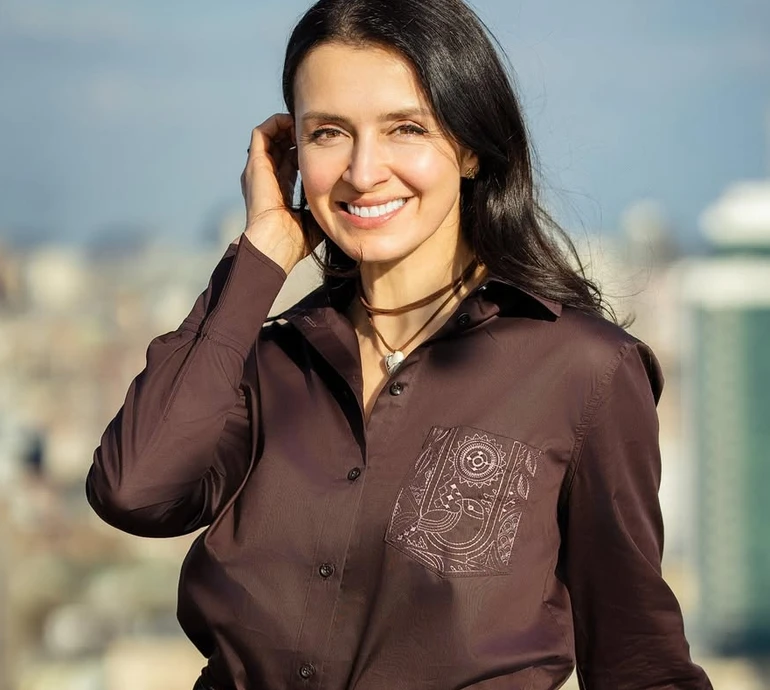 43-річна мама 4-х дітей: Хамайко в бікіні показала свій релакс без докорів сумління. Відео