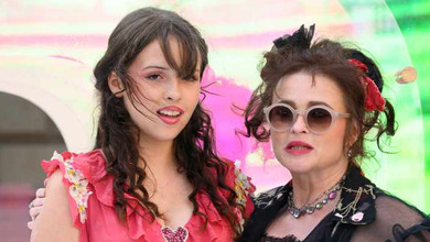 17-річна донька Бертона і Бонем Картер дебютувала в модному кампейні разом із мамою. Фото