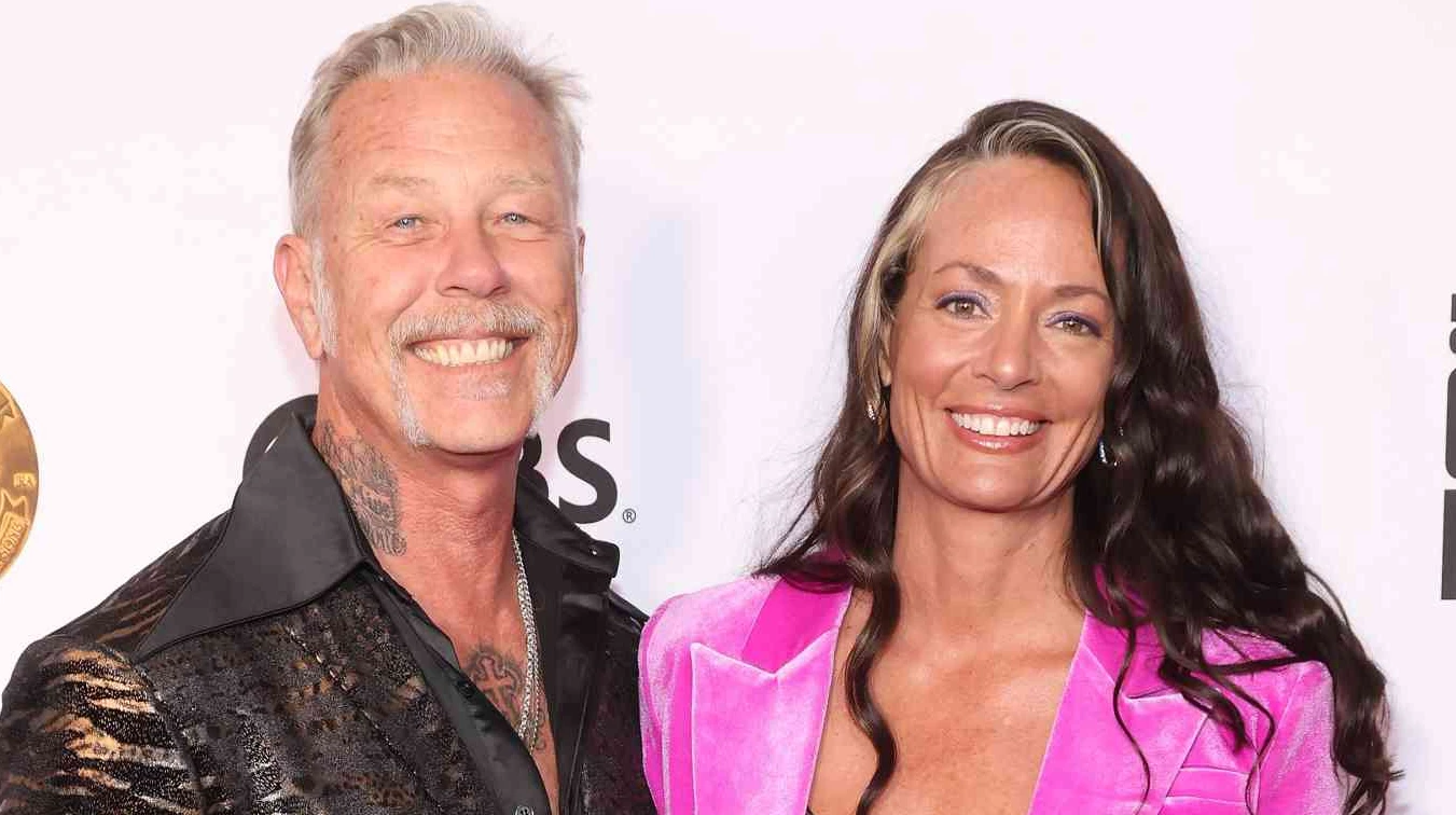 Кохання серед акул: 62-річний фронтмен Metallica оригінально освідчився своїй обраниці. Фото