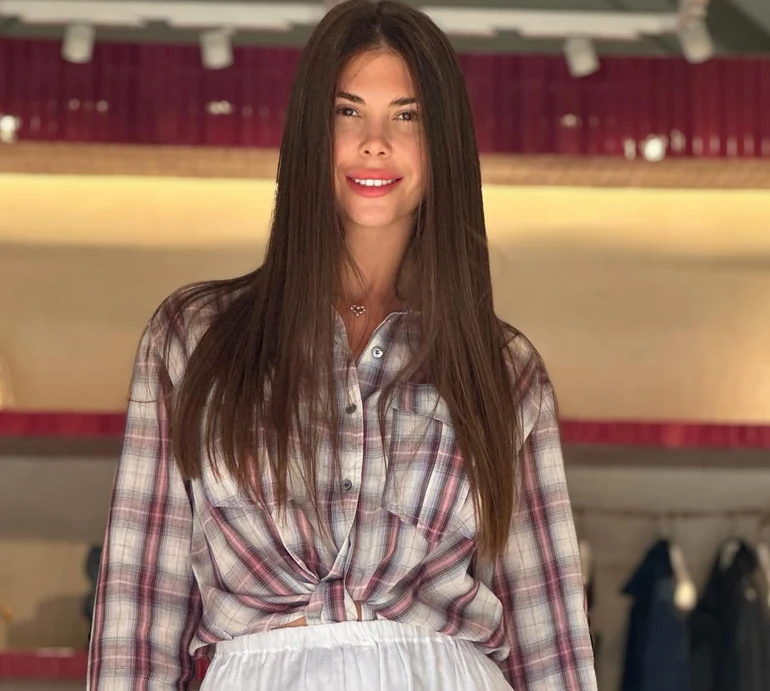 Дружина Реброва у купальнику похизувалася фігурою на відпочинку в Греції. Фото