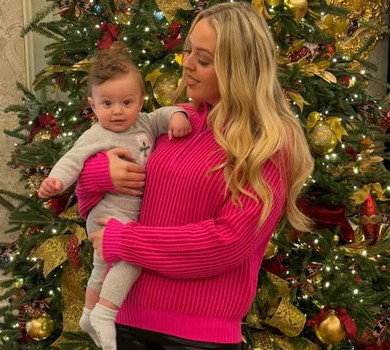 Розваги з дідом та новорічна атмосфера: молодша донька Трампа показала свого 6-місячного сина в Овальному кабінеті