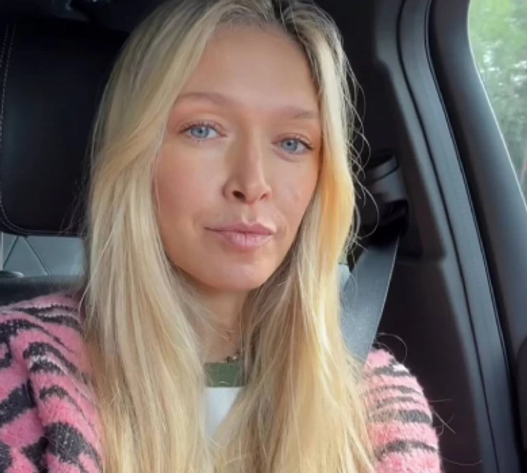 Тигриця Брежнєва посвітила пласким животом і показала обличчя без фільтрів