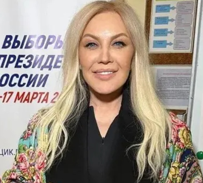 За счастливое будущее своей страны: Повалій на виборах у Москві похизувалася російським паспортом