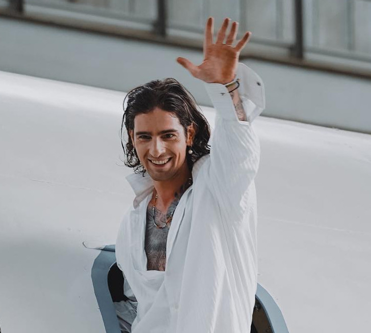 Ледь впізнати: Дантес ошелешив гламурним образом та мейкапом зі штучними віями