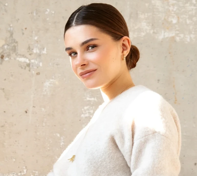 Життя vs Instagram: дружина Остапчука у спідньому показала різну себе