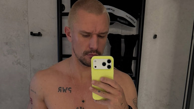 Цимбалюк на рандомних фото посвітив тілом у самих боксерках та показав нові тату