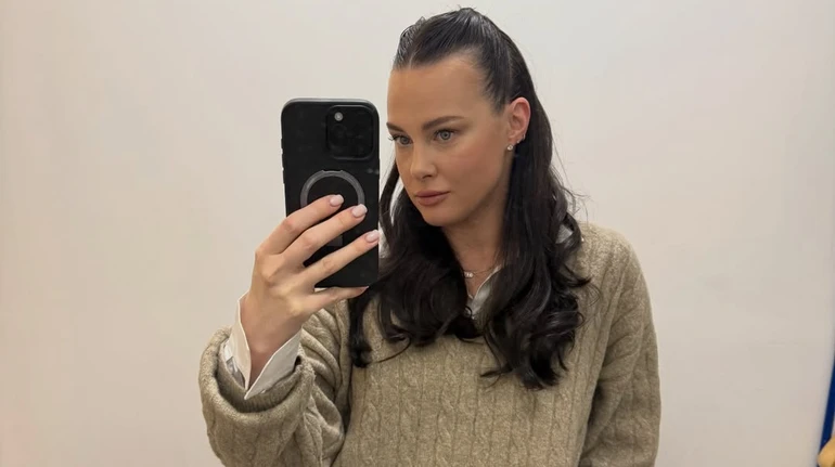 Спів, обійми та впевнені кроки: Сахневич замилувала зимовими буднями з 1-річною дочкою Позитива. Фото