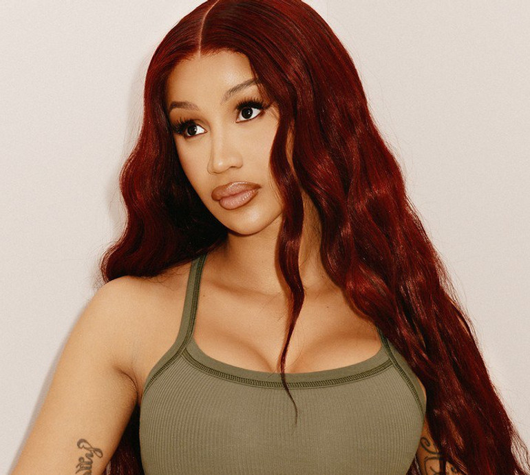 Cardi B навпочіпки посвітила формами і татуюваннями у спідньому Кардашян. ФОТО