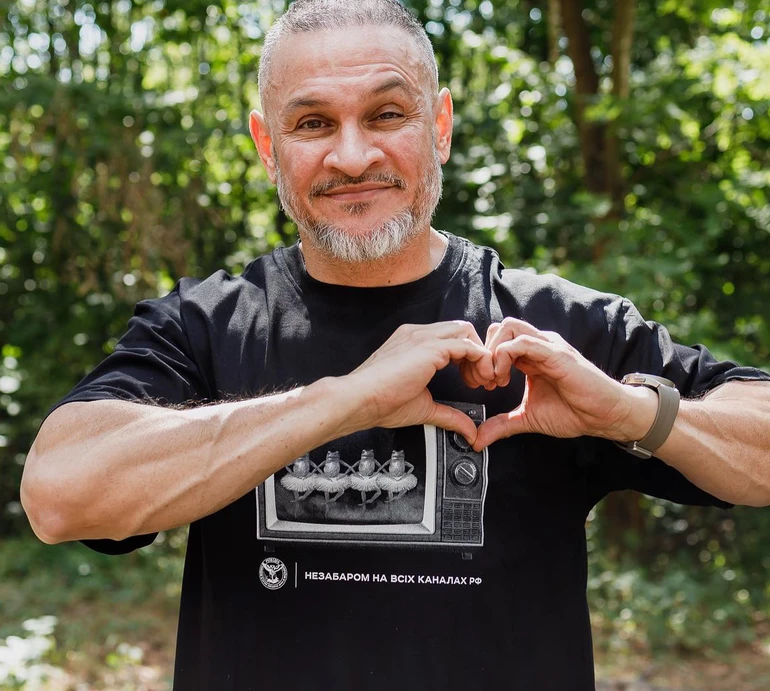 Хіменес-Браво занурився в крижану річку на Водохреща. Відео