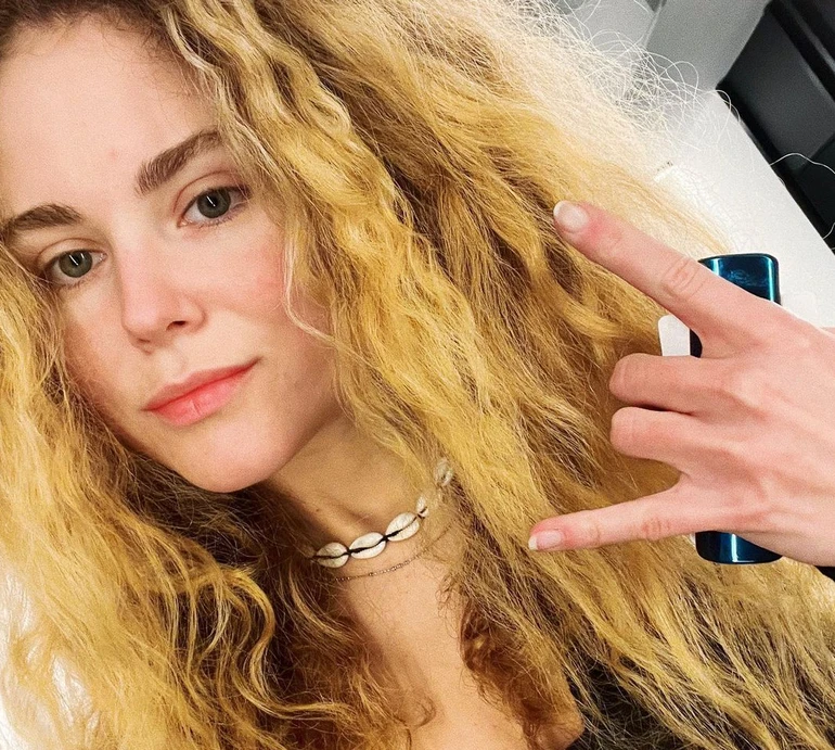 Доньки Ніконова всі в чорних луках показалися разом на дні народження сестри. Фото