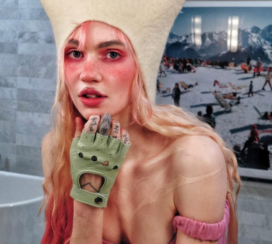 Схоже на стригучий лишай: колишня Ілона Маска здивувала фанів татуюванням на обличчі